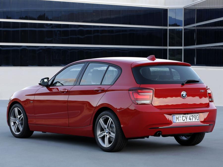  BMW 118i 5-Door Sport Line 2011 года  (фото 9 из 31)